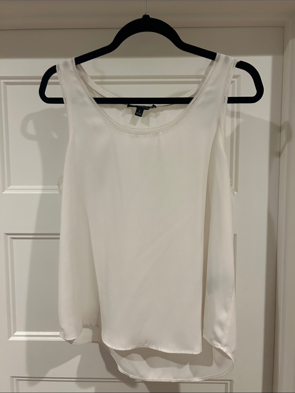 Banana Republic White Sleeveless Scoop Neck Camisole